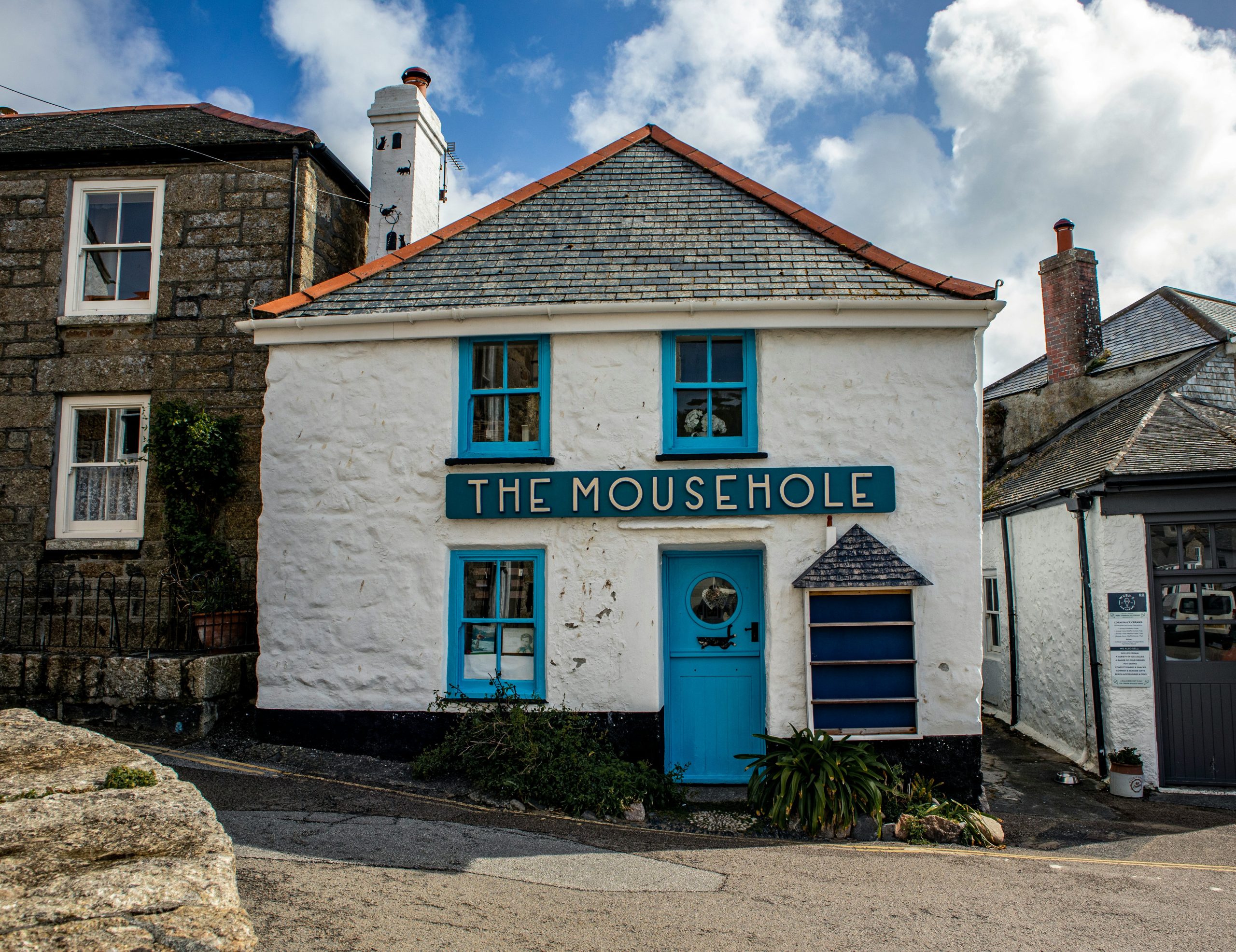 Picturesque Cotswolds village with honey-stone cottages